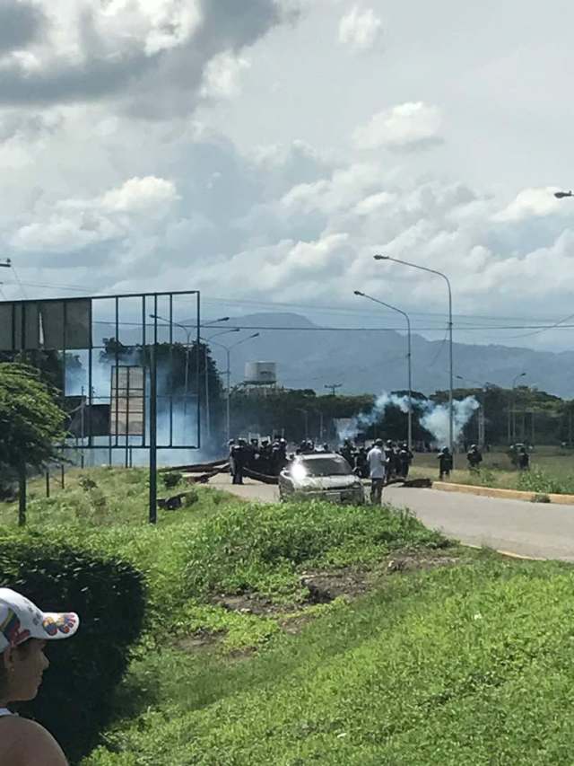 GNB lanzó lacrimógenas contra manifestantes en Acarigua. Foto: @reporteya