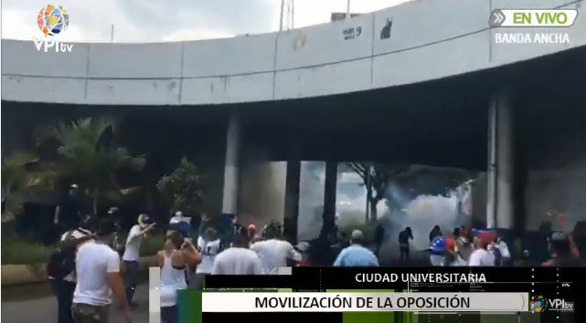 GNB reprime a los manifestantes que se desplazaban por Ciudad Universitaria