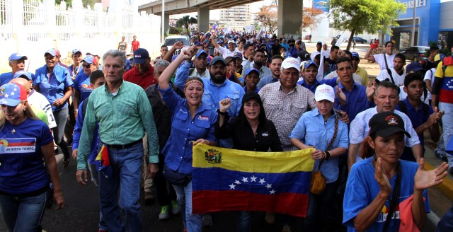 La integrante de la Mesa de la Unidad Democrática (MUD), Eveling Trejo de Rosales, acompañó al pueblo zuliano