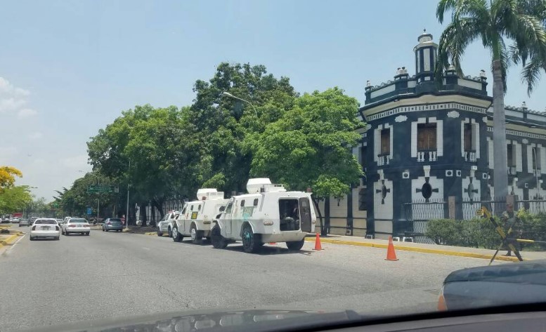 ¿Miedo? GNB acordonó Escuela Básica de la FAN en Maracay #26A