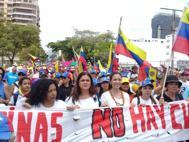 María Corina Machado acompañó este sábado en Valencia la marcha de las mujeres en nombre de la dignidad y los hijos de toda Venezuela