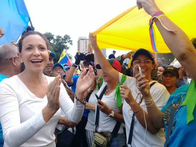 María Corina Machado acompañó este sábado en Valencia la marcha de las mujeres en nombre de la dignidad y los hijos de toda Venezuela