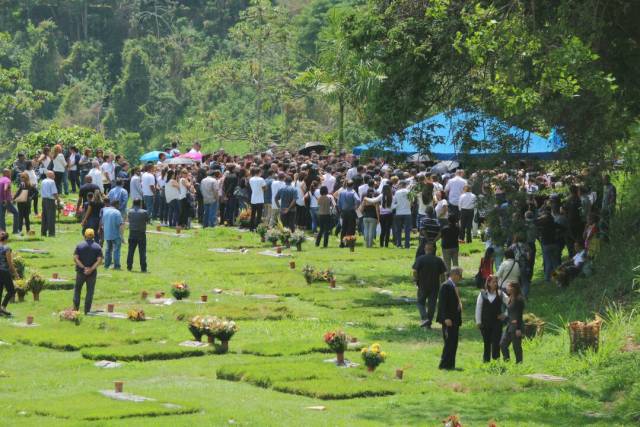 Una multitud le dio el último adiós a Juan Pernalete en Caracas. Foto: Régulo Gómez /LaPatilla