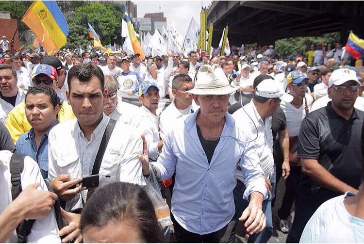 Carlos Lozano: Este #1May no es un día de celebración sino de protesta