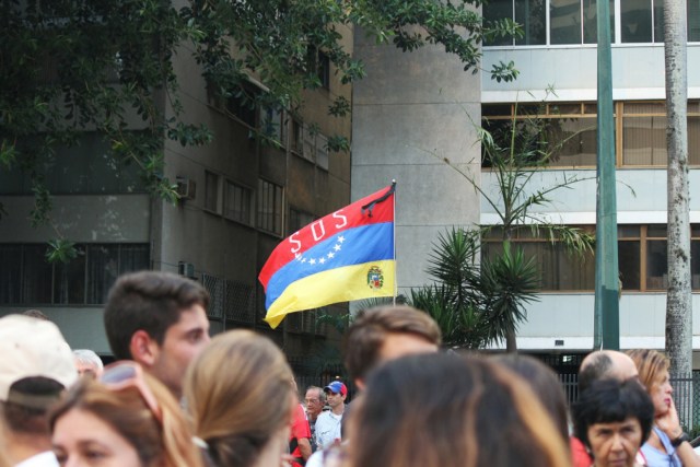 Venezolanos acudieron a la vigilia en honor a los caídos. Foto: La Patilla 