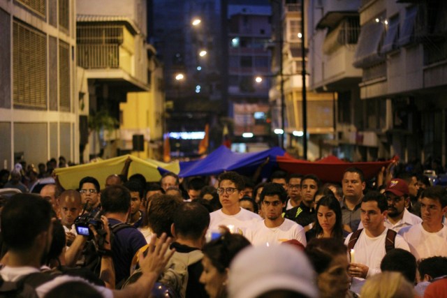 Venezolanos acudieron a la vigilia en honor a los caídos. Foto: La Patilla 