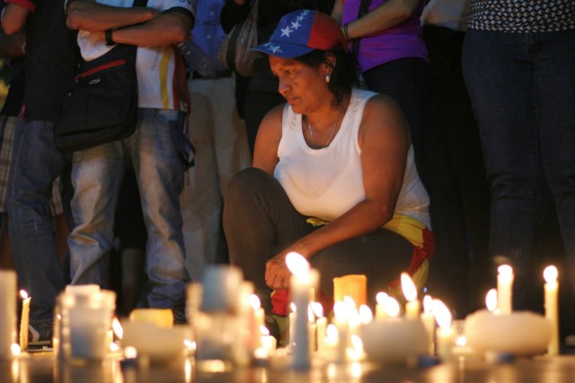 Venezolanos acudieron a la vigilia en honor a los caídos. Foto: La Patilla 