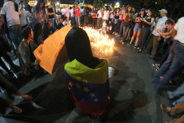 Venezolanos acudieron a la vigilia en honor a los caídos. Foto: La Patilla 