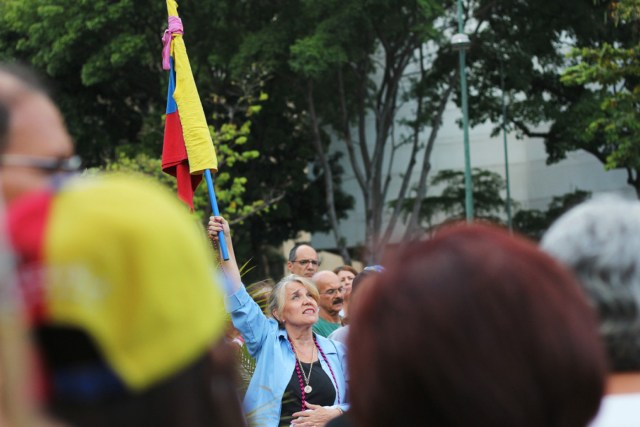 Venezolanos acudieron a la vigilia en honor a los caídos. Foto: La Patilla 