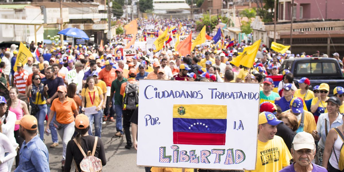 Zulianos llegaron hasta el Palacio Judicial #1May (Fotos)