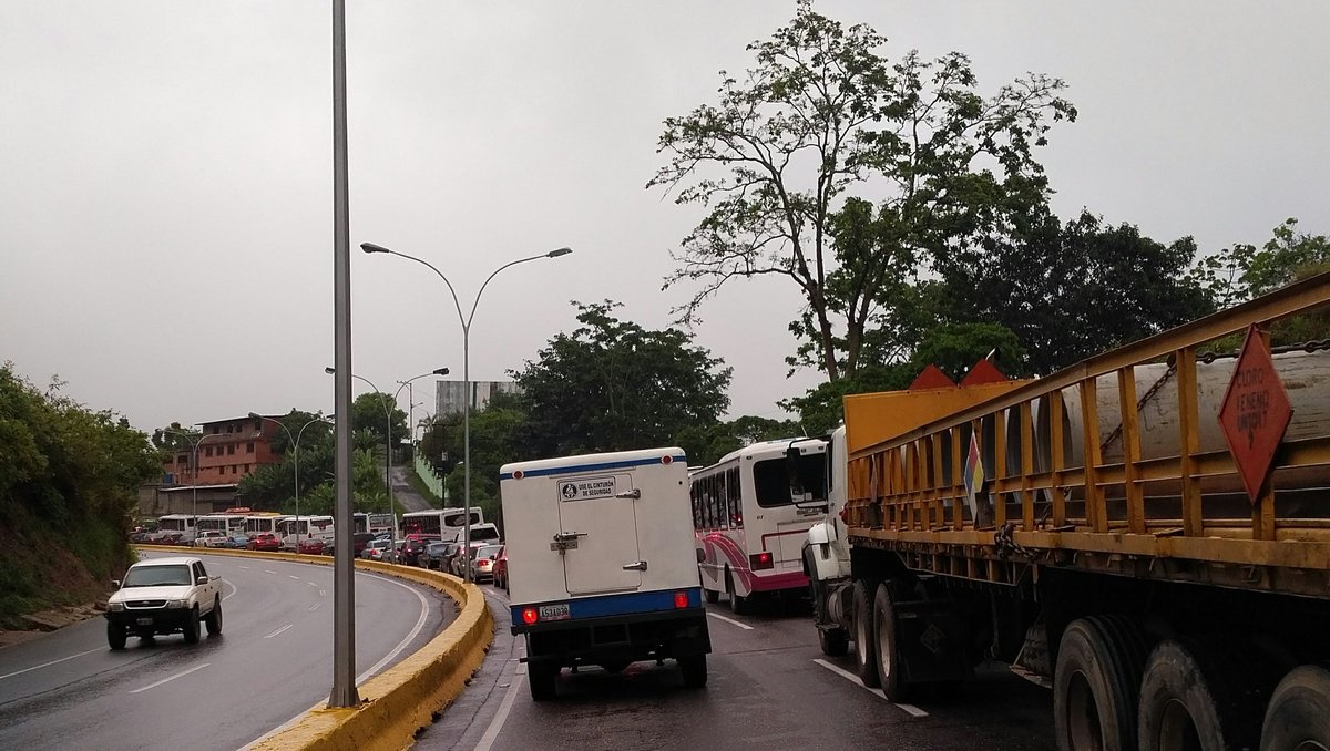 GNB tranca la ARC a la altura de Hoyo de la Puerta este #1May (Foto)