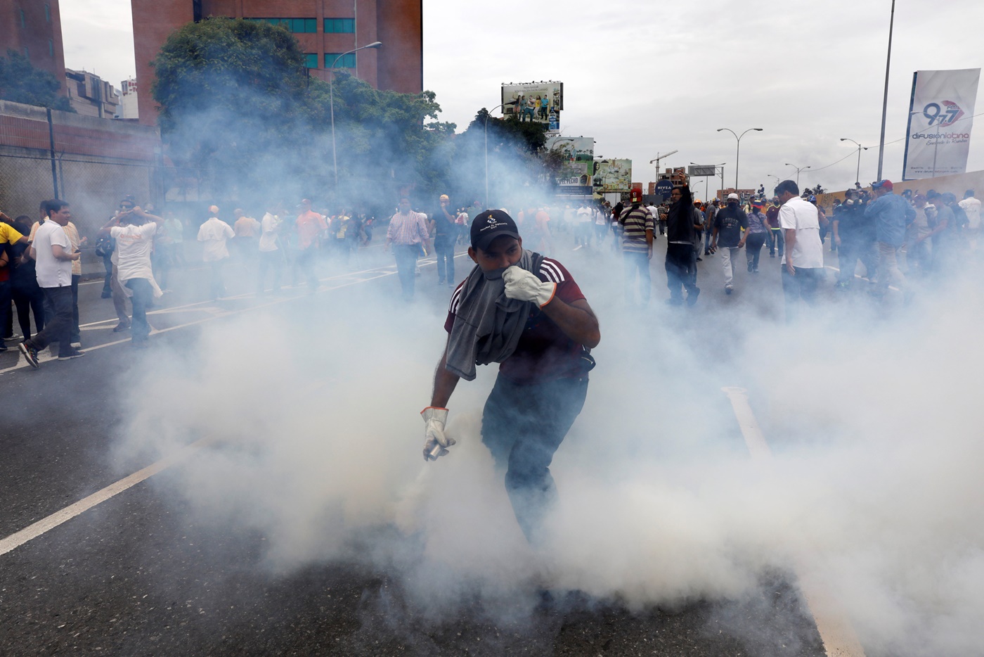 Dispersaron con lacrimógenas la marcha que se dirigía a la Asamblea Nacional