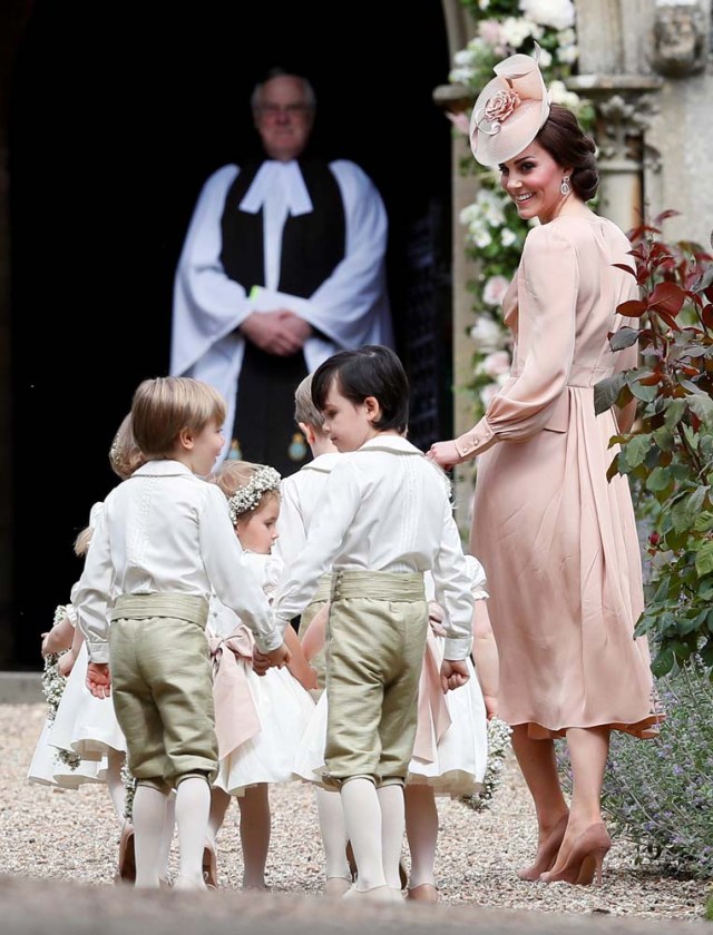 Britain's Catherine, Duchess of Cambridge (R), arrives with the pageboys and flower girls for the wedding of Pippa Middleton and James Matthews at St Mark's Church in Englefield, west of London, on May 20, 2017. REUTERS/Kirsty Wigglesworth/Pool