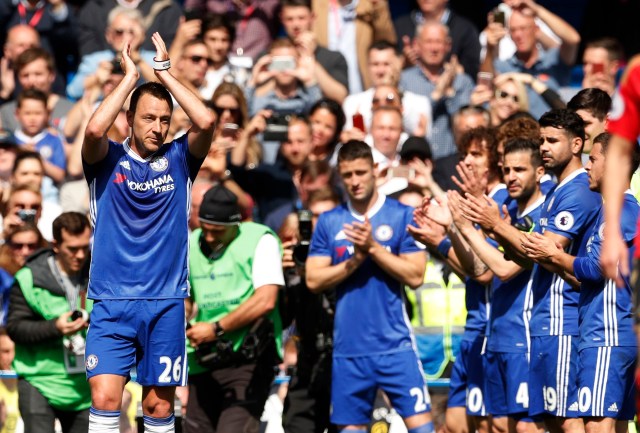 John Terry se despidió en el minuto 26 del partido contra el Sunderland (Foto: Reuters)