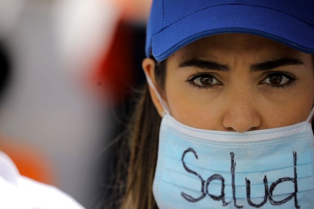 A demonstrator wears a mask that reads "Health" as she attends a rally called by health care workers and opposition activists against Venezuela's President Nicolas Maduro in Caracas, Venezuela May 22, 2017. REUTERS/Carlos Barria