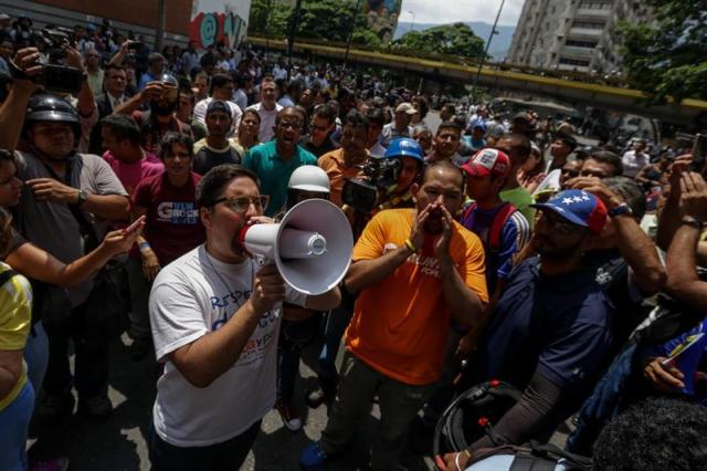 La brutal represión de este #10May que dejó un muerto y más de 160 heridos. EFE