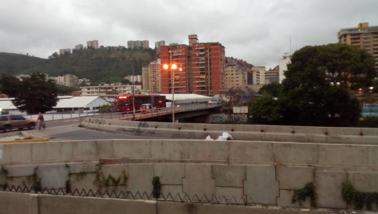 Cerrado el paso a la altura del puente 9 de Diciembre en ambos sentidos #15May