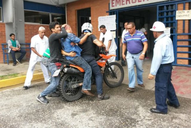 Uno de los arrollados durante la protesta (Foto El Impulso)