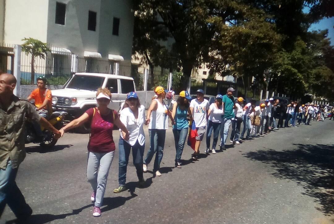 Merideños realizan cadena humana en contra de la dictadura