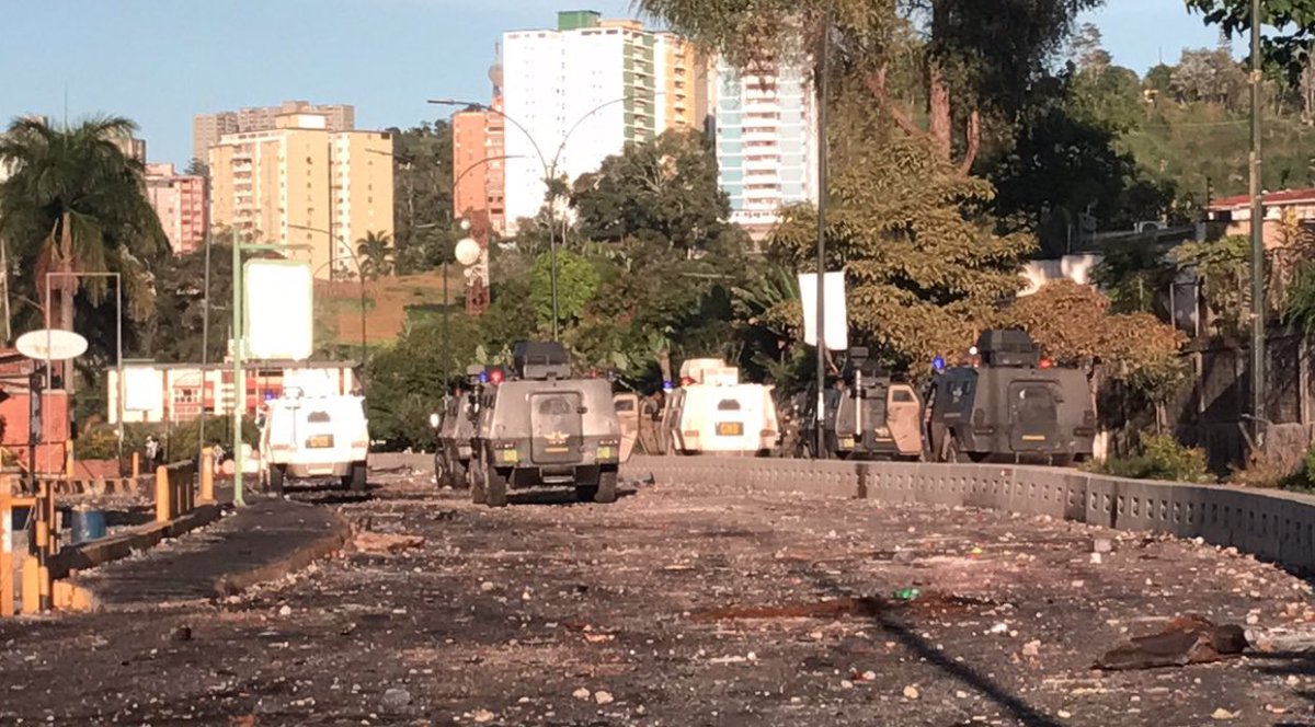 Un herido de bala, otro arrollado y varias detenciones deja feroz represión en San Antonio