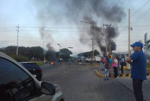 Larenses protestan en El Cují