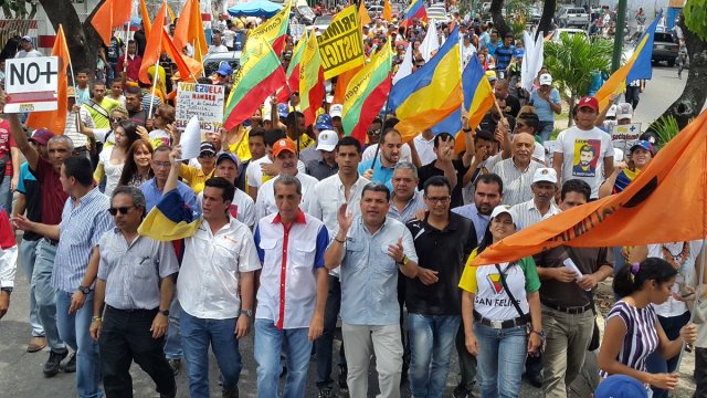 FOTO MARCHA A LA GOBERNACION