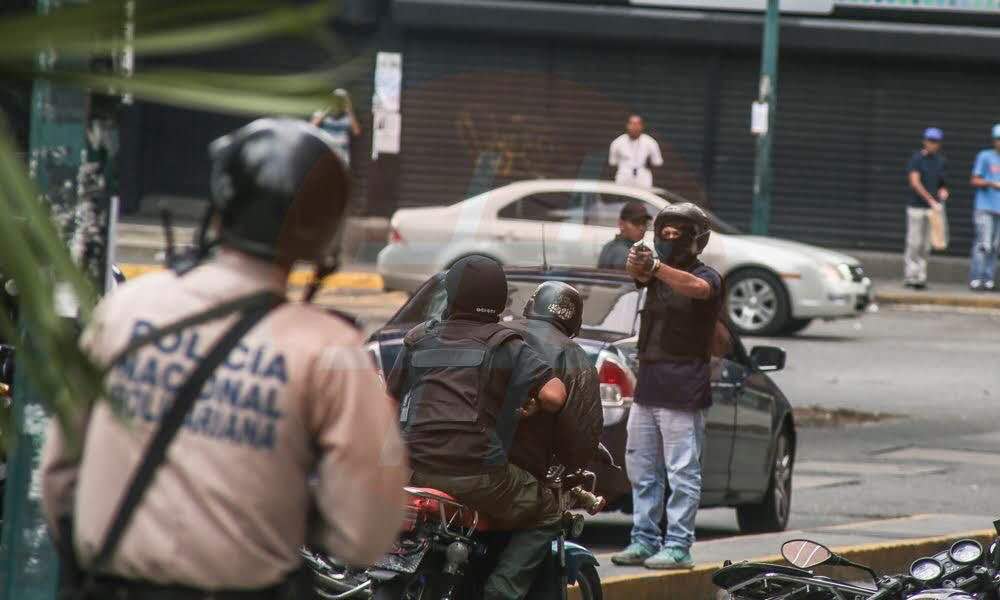 Enrique Mendoza: La desesperación de la GNB y la PNB esta recrudeciendo la violencia