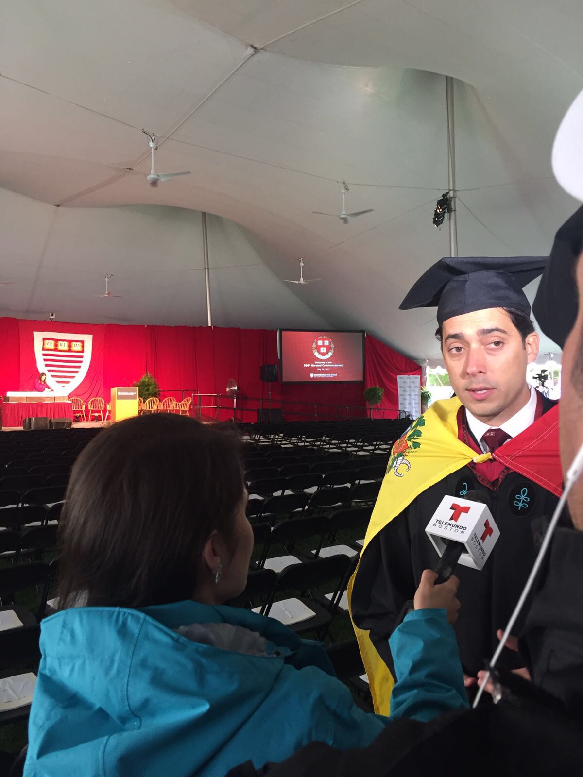 Exiliado graduado en Harvard: Estar preso en Venezuela es como estar muerto en vida (Video)