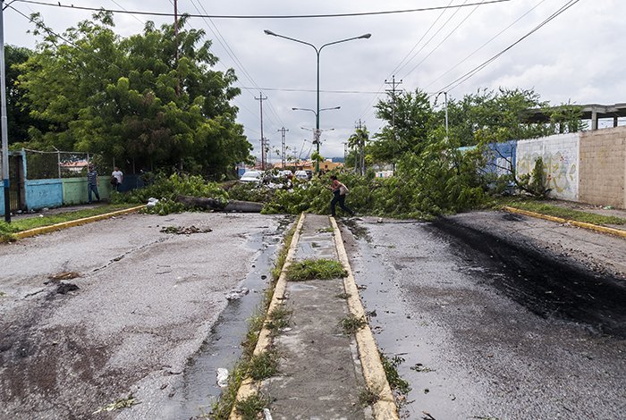 A pesar de la represión, continúan protestas en Barquisimeto