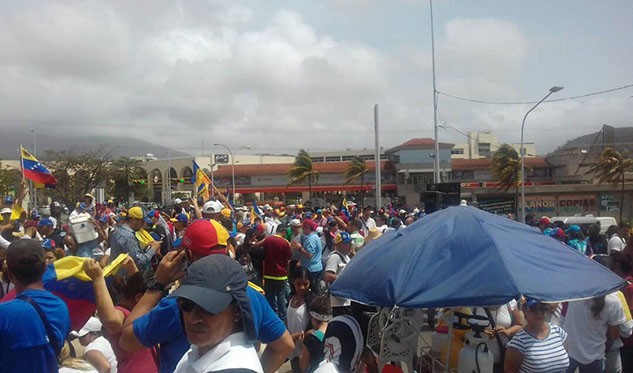 En Nueva Esparta se concentraron en el distribuidor de Los Robles en rechazo a la Constituyente #24May