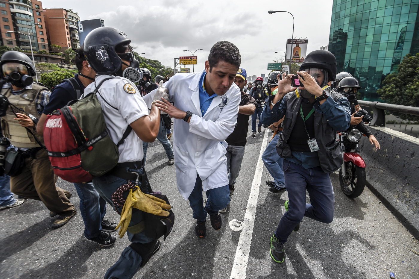 Brutal represión de este #22May  envió a 28 personas a sede de Salud Chacao