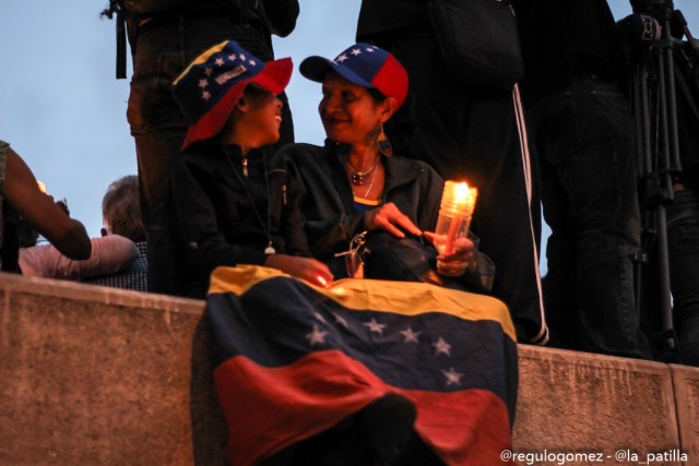 Concentración por los caídos en Parque Cristal. Foto: Régulo Gómez/LaPatilla