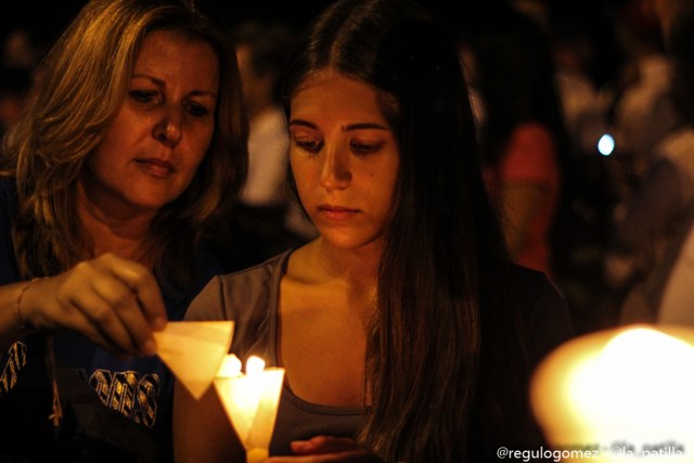 Concentración por los caídos en Parque Cristal. Foto: Régulo Gómez/LaPatilla