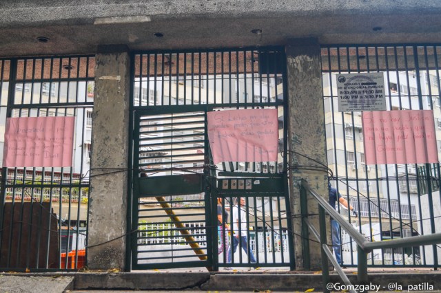 Con banderas, cruces y bajo la lluvia opositores se plantaron en Caracas