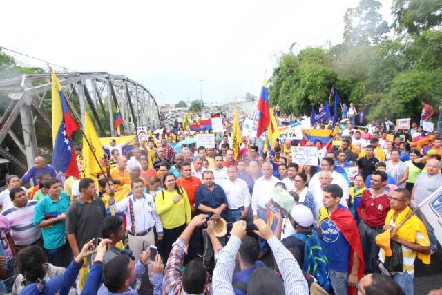 Plantón Puente Torondoy (4)