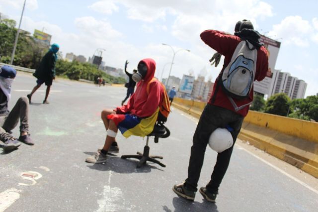 Foto: Manifestación en la Autopista Francisco Fajardo 27 de mayo / Regulo Gómez