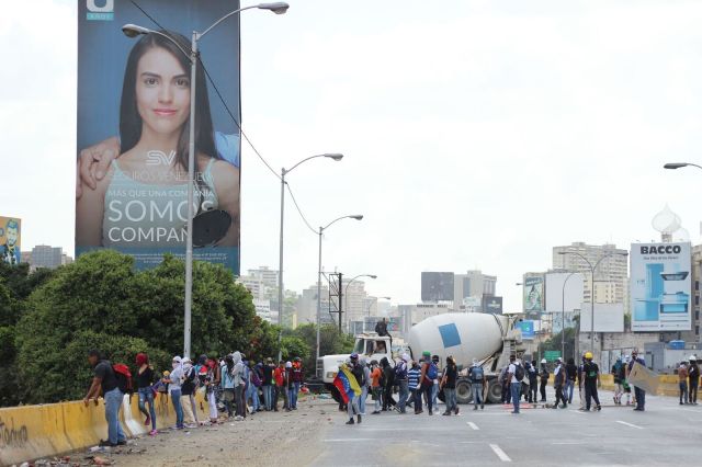 Foto: Manifestación en la Autopista Francisco Fajardo 27 de mayo / Regulo Gómez