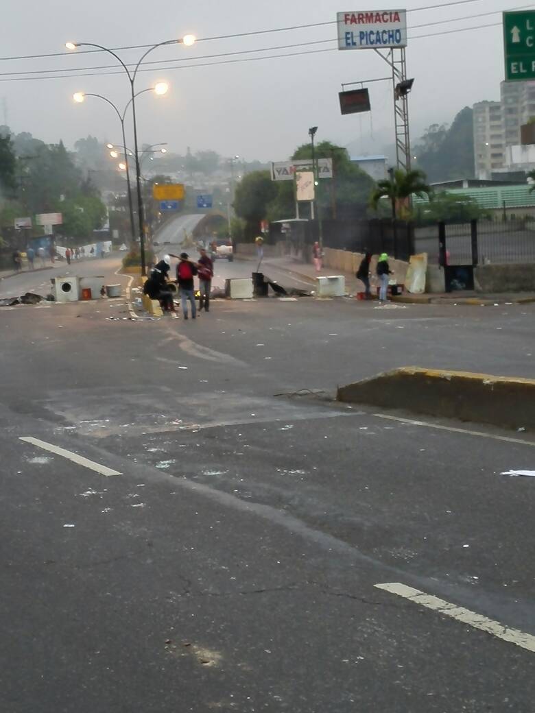 Así amanece San Antonio de Los Altos tras fuertes disturbios de este #4May (Fotos)