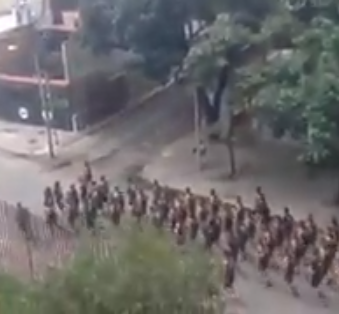 ¿Y el llamado de paz para cuándo? Esta es la consigna de militares en sus entrenamientos (VIDEO)