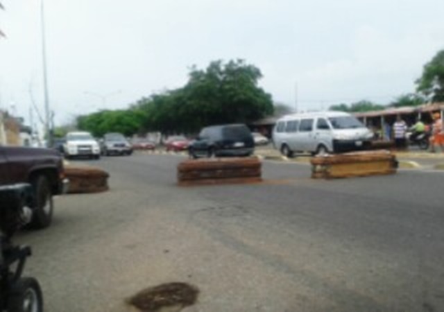 Protestan en cementerio de Maracaibo por la profanación de las tumbas