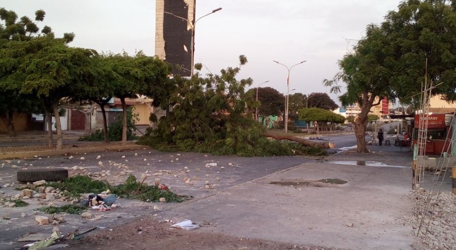 Paso por avenida Padilla de Maracaibo amaneció bloqueado #19May