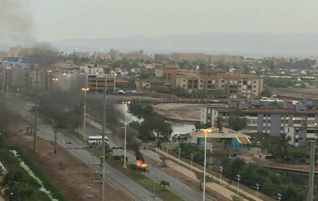 Reportan barricadas en varios puntos de Anzoátegui #22May (Fotos y video)