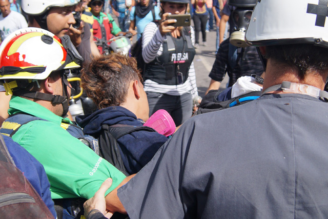 Reportan un afectado por inhalación de gases lacrimógenos en Las Mercedes. Foto: Gabriela Gómez / LaPatilla.com