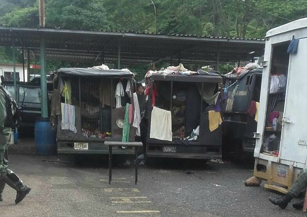 Foto: tres de las patrullas de la GNB en las que permanecen en uno de los estacionamiento del Comando Zonal 21 / La Nación