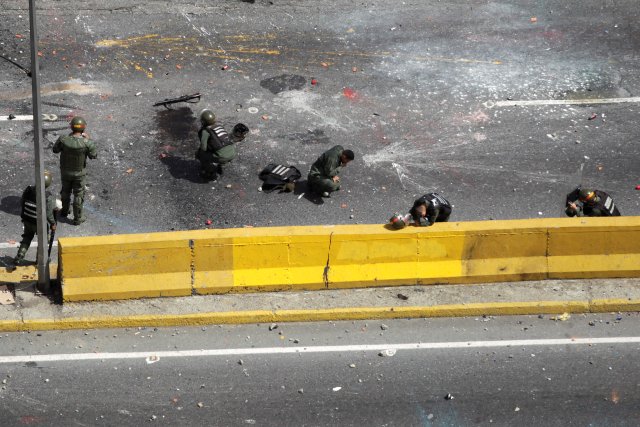 La fuerte represión de la GN contra la Marcha de Los Libertadores. REUTERS/Christian Veron