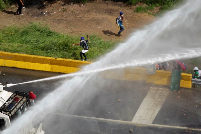 La fuerte represión de la GN contra la Marcha de Los Libertadores. REUTERS/Christian Veron