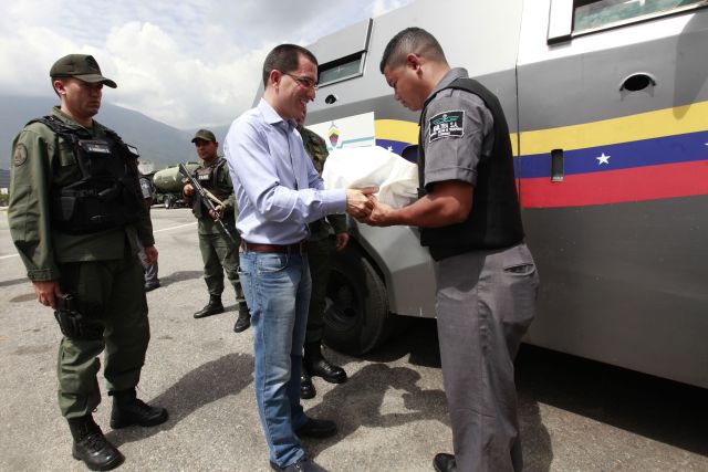 Jorge Arreaza entregando cargamento de Oro / AVN