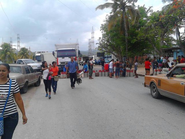 Foto: Reportan protesta por escasez de gas doméstico en Sucre / Robert Alcalá