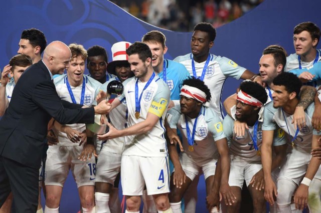 Así celebró Inglaterra su triunfo en el Mundial Sub 20. AFP PHOTO / JUNG Yeon-Je