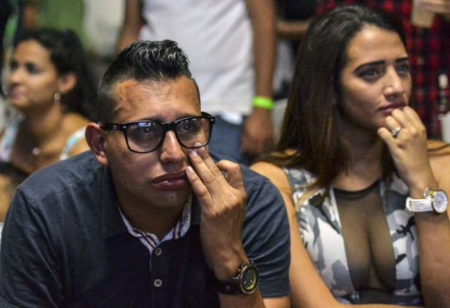 Así vivieron los caraqueños el momento de gloria de la Vinotinto Sub 20 en el césped. / AFP PHOTO / LUIS ROBAYO